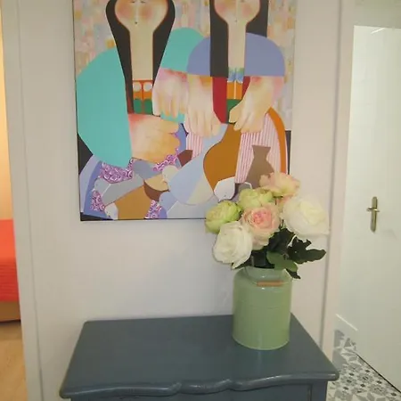 Апартаменти Alfama Shabby Chic Flat
